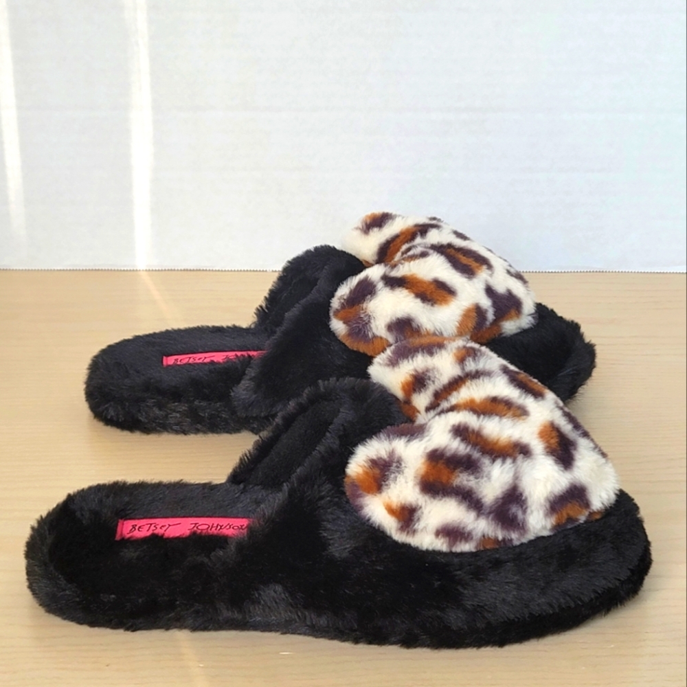 Betsy Johnson Faux Fur Puffy Heart Leopard Slippers Size L(9-10)